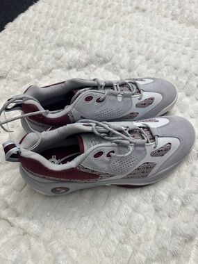 Men's Athletic Sneakers in Gray and Burgundy - Unbranded